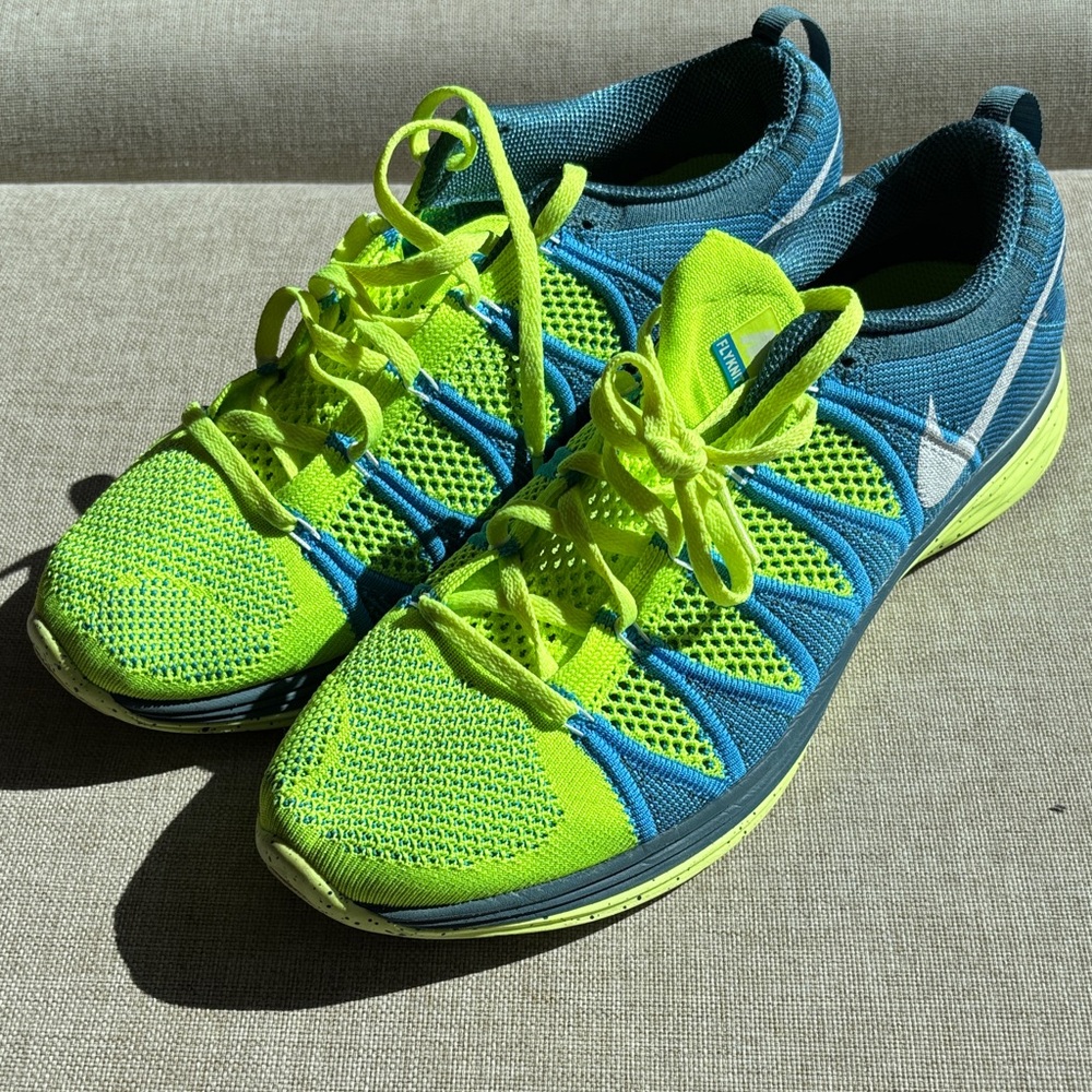 Nike Flyknit Lunar 2 Vibrant Blue and Neon Yellow Shoes - Size 9 - Picture 2 of 6